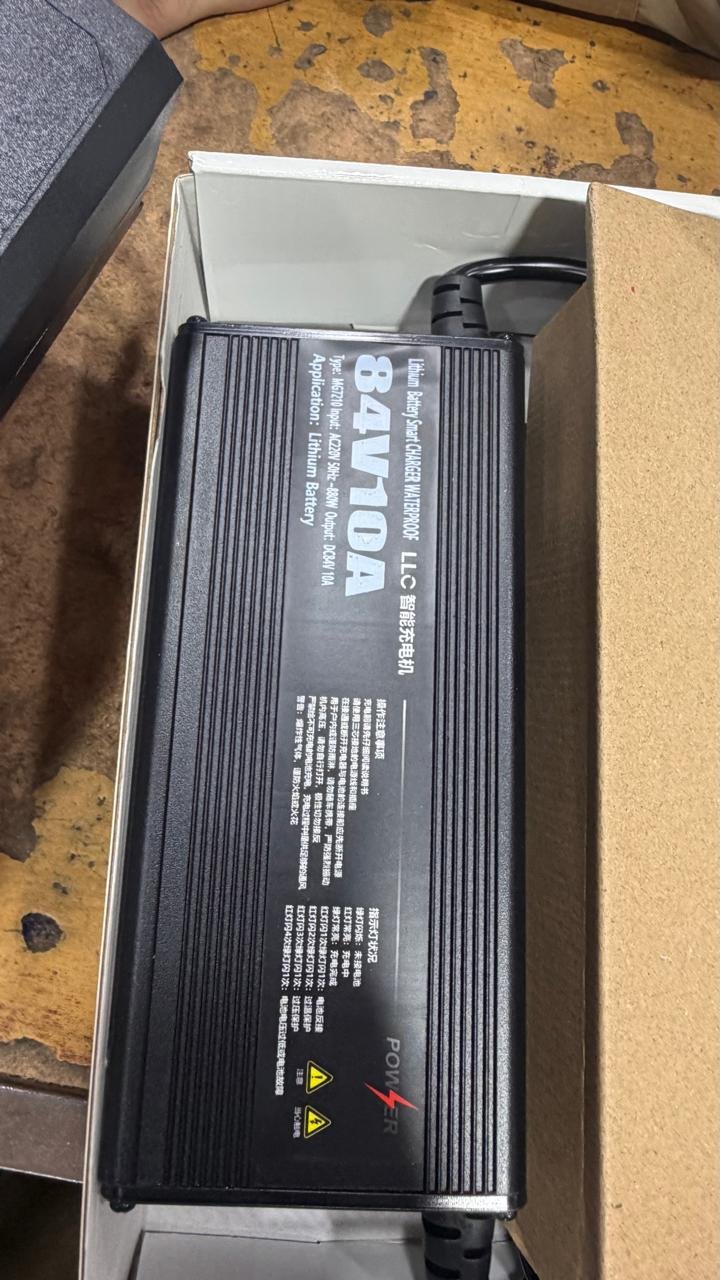 EV scooty charger 84V 10A